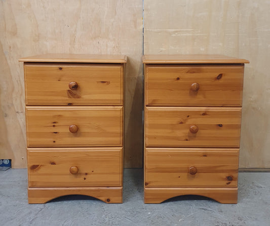 2 Matching 3 Drawer Pine Bedside Cabinets - EL104526 / EL104527