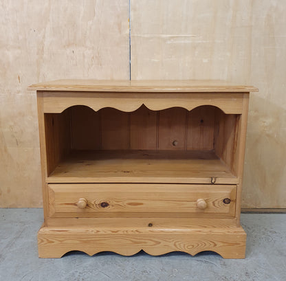 Small Pine TV Stand with Decorative Edges and 1 Bottom Drawer - EL104070