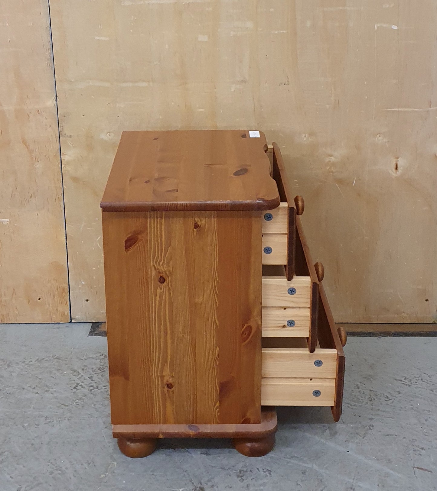 3 Drawer Pine Bedside Cabinetwith Rounded Feet - EL103117