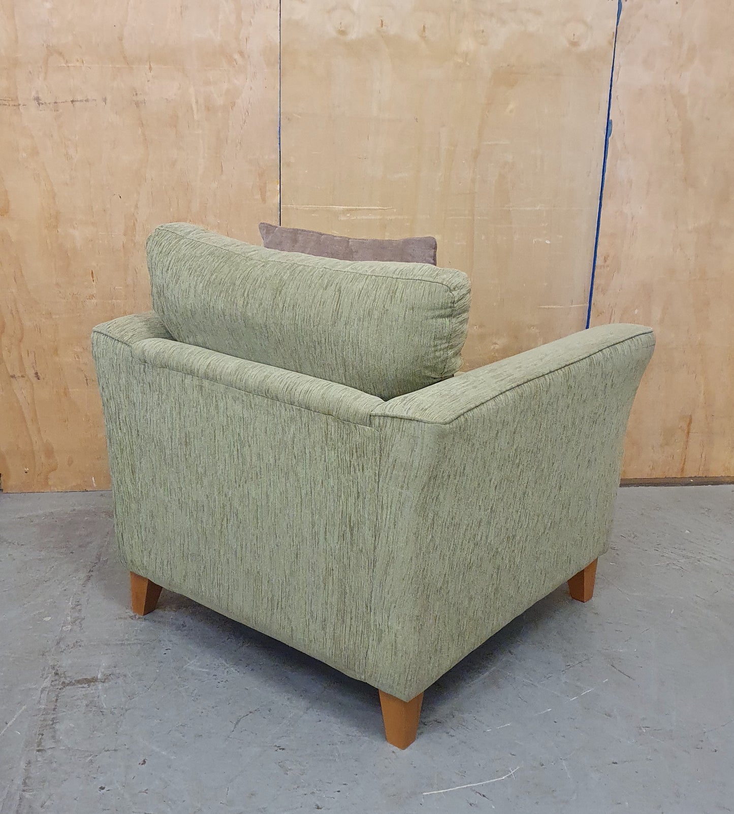 Single Green Armchair with Wooden Feet - 104675