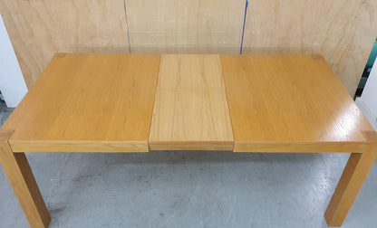 Large Oak Extendable Dining Table - EL104582