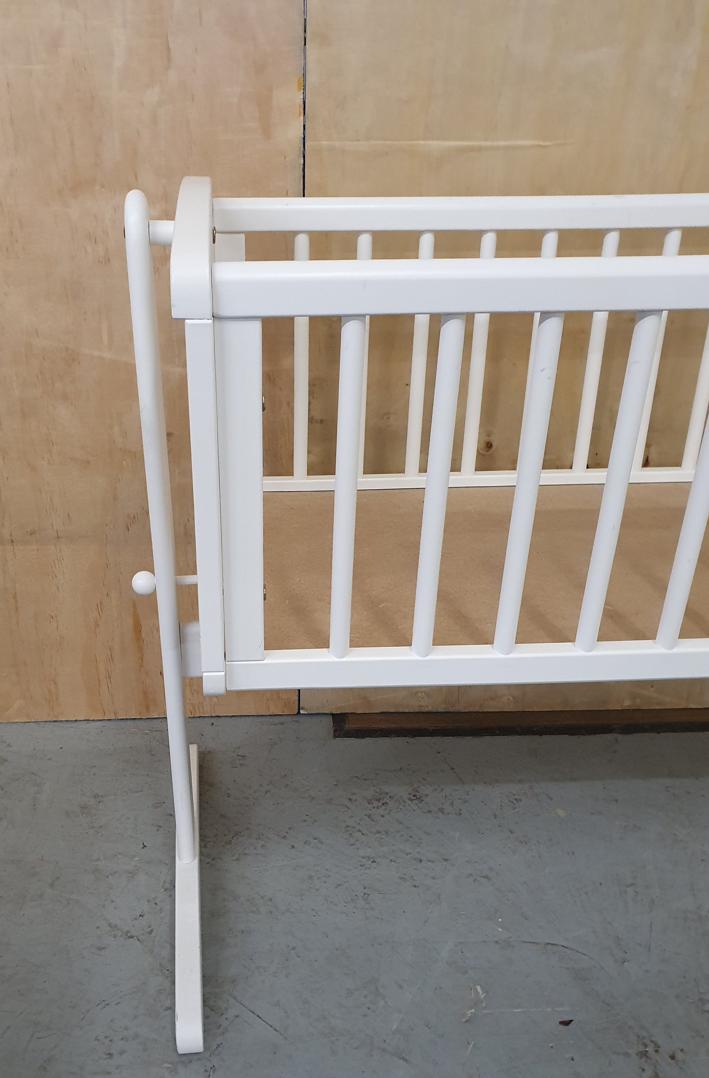 White Wooden Baby Crib - EL101363