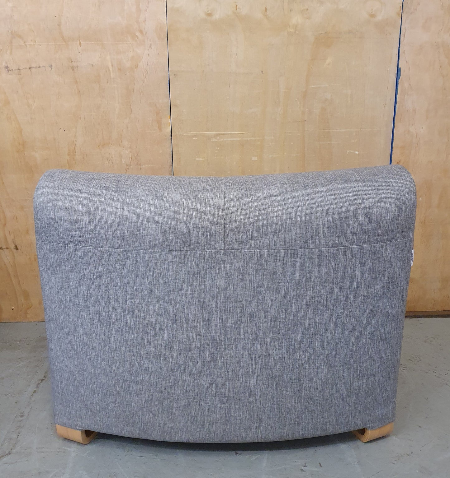 PINEAPPLE Ohio Plus Curved Grey Chair - P102547