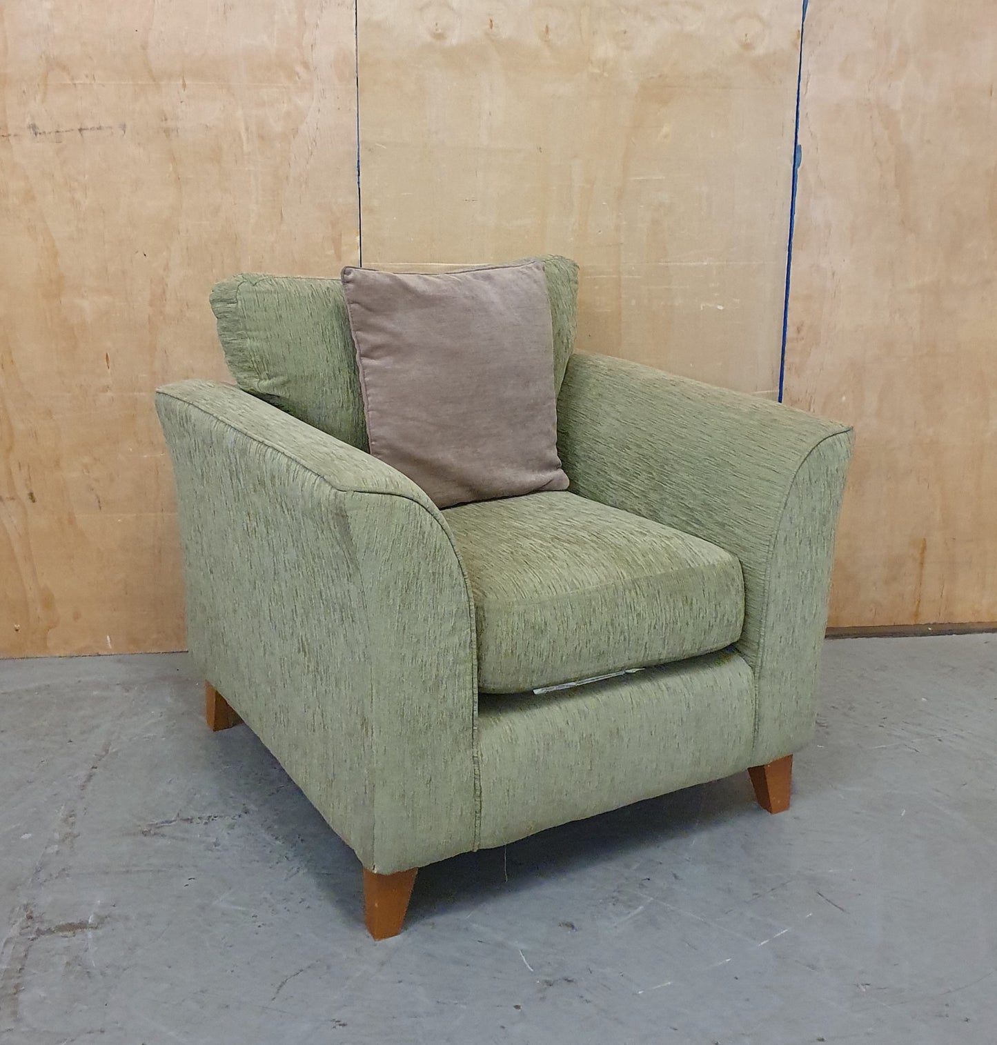 Single Green Armchair with Wooden Feet - 104675