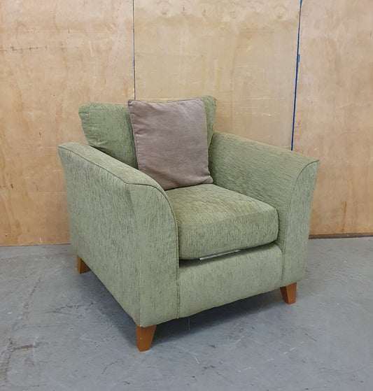 Single Green Armchair with Wooden Feet - 104675