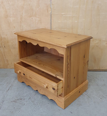 Small Pine TV Stand with Decorative Edges and 1 Bottom Drawer - EL104070