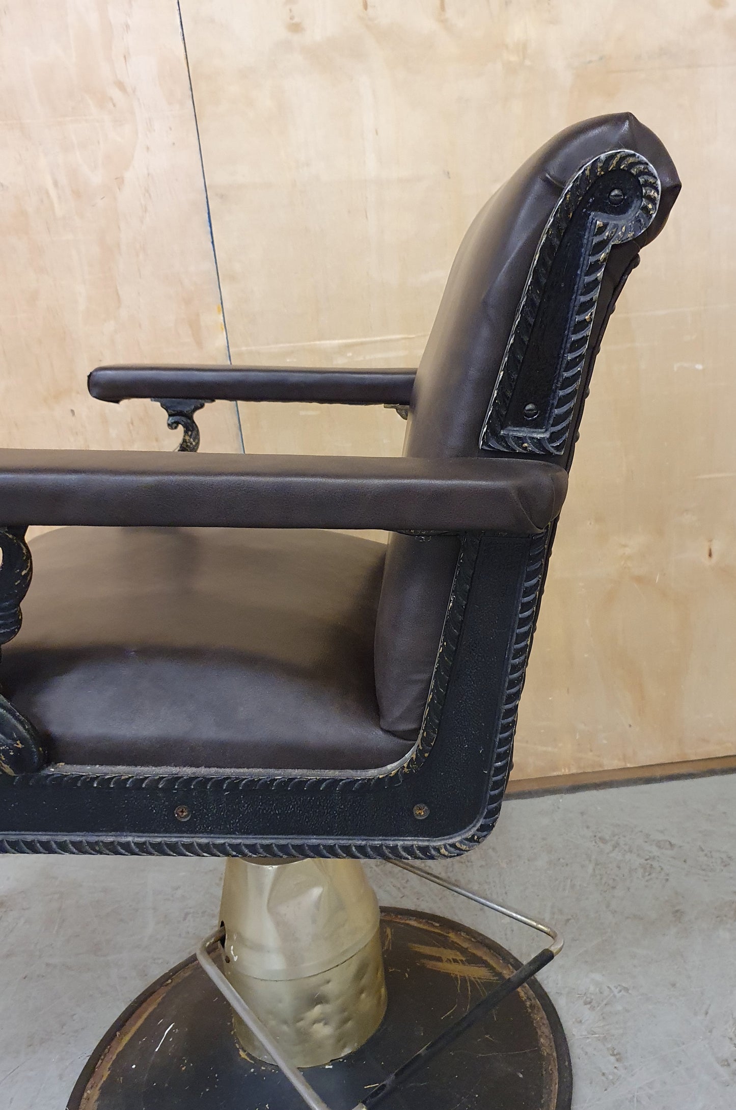 Vintage Style Barbers Chair with Egyption Sphynx Under Each Armrest -103031