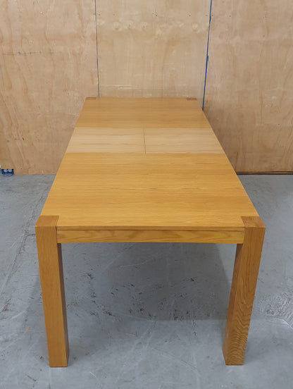 Large Oak Extendable Dining Table - EL104582