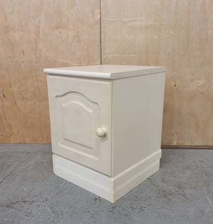 Single Cream Wood Bedside Cabinet with Door and 1 Internal Shelf - EL104651