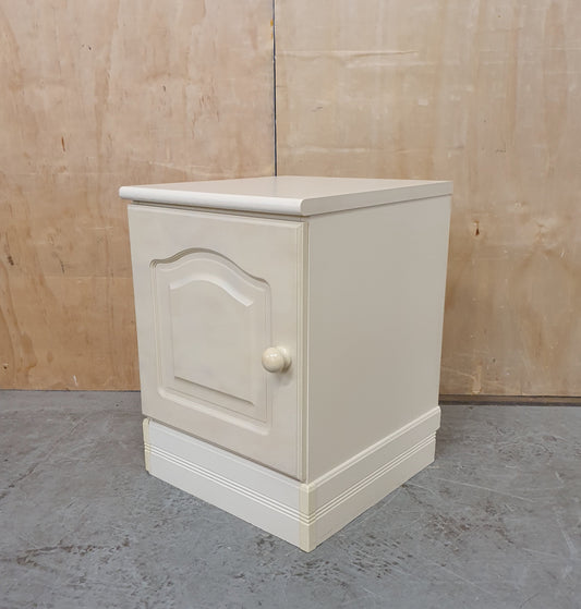 Single Cream Wood Bedside Cabinet with Door and 1 Internal Shelf - EL104651