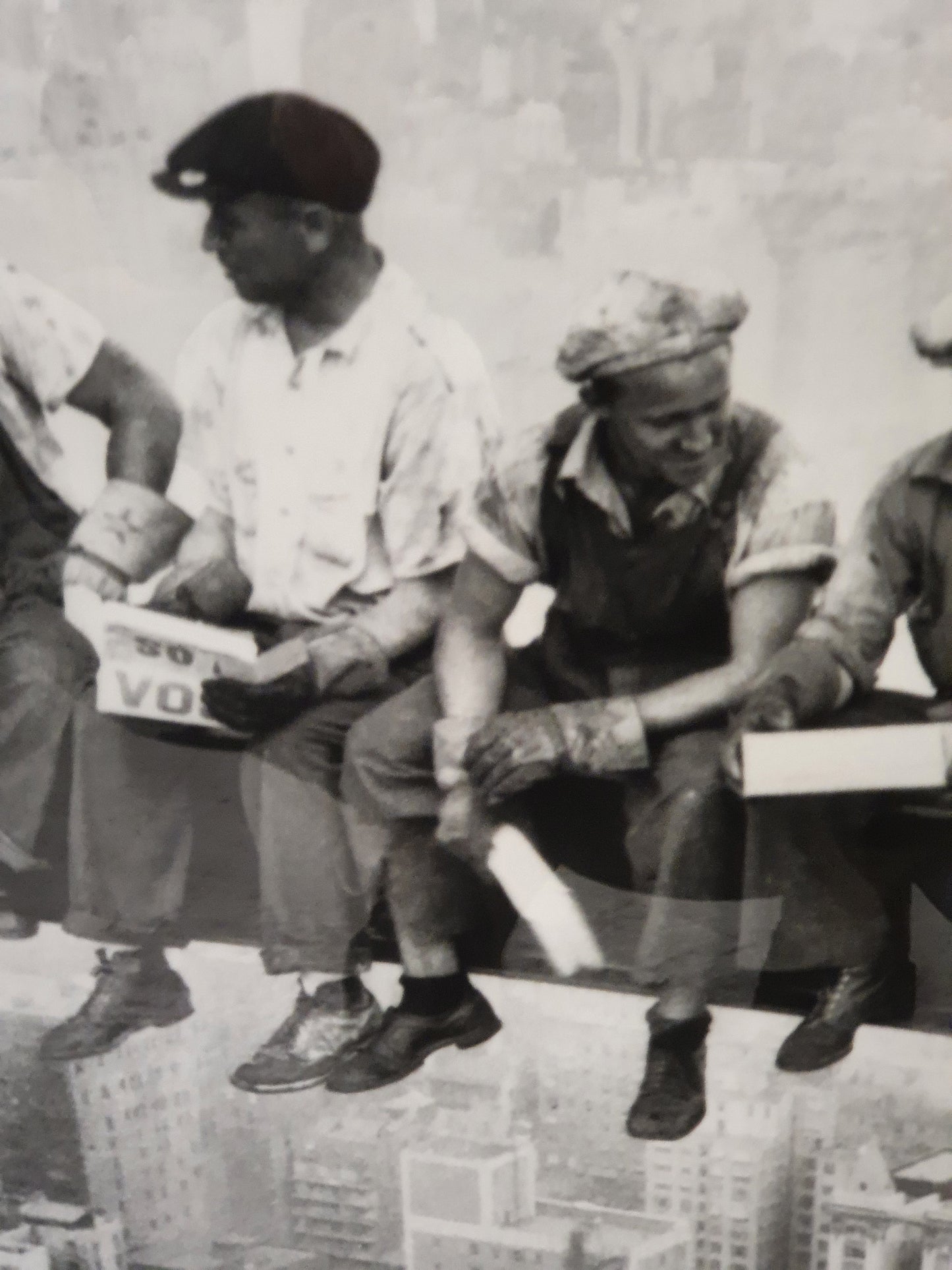 New York Steel Workers Lunch Atop a Skyscraper - EL101311