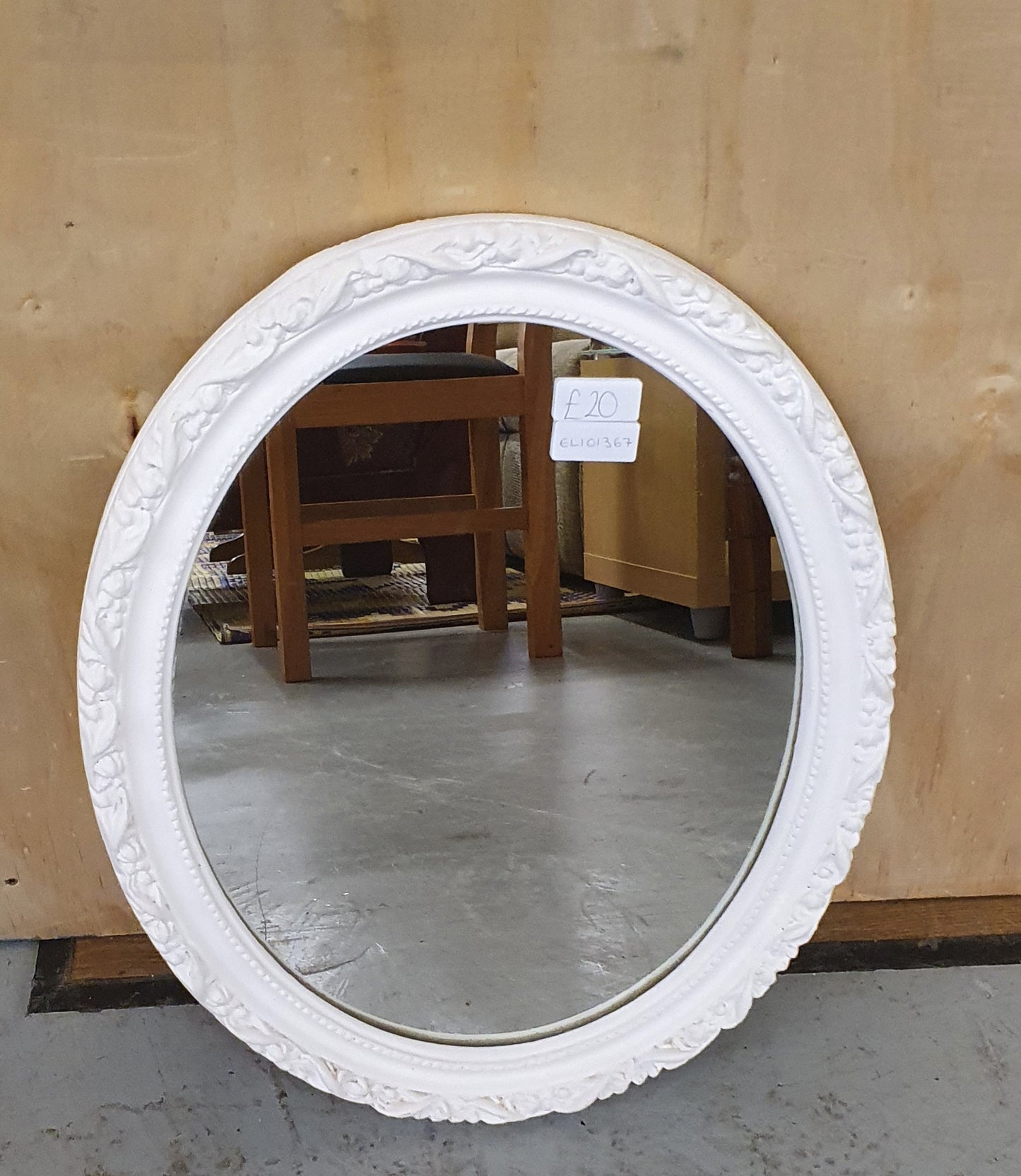 White Oval Mirror - EL101367