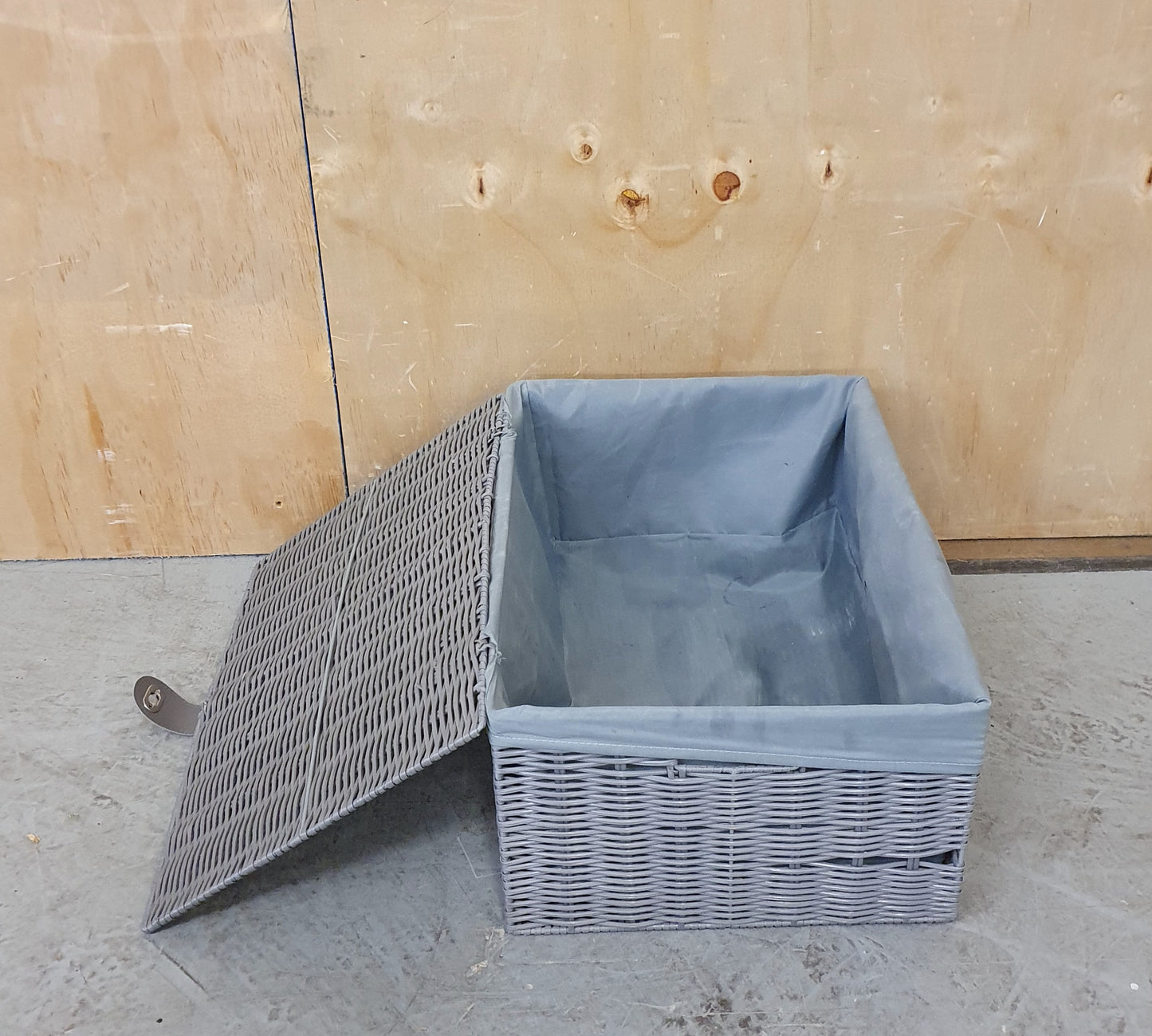 Grey Plastic Wicker Picnic Basket - EL103138