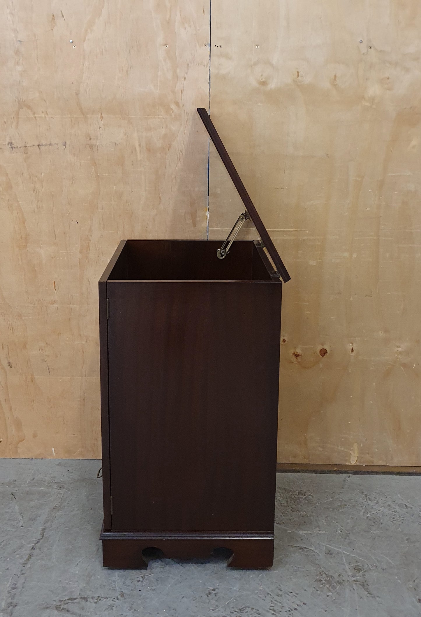 Small Mahogany Cabinet with 1 Door and Open Top Lid - 180925-01