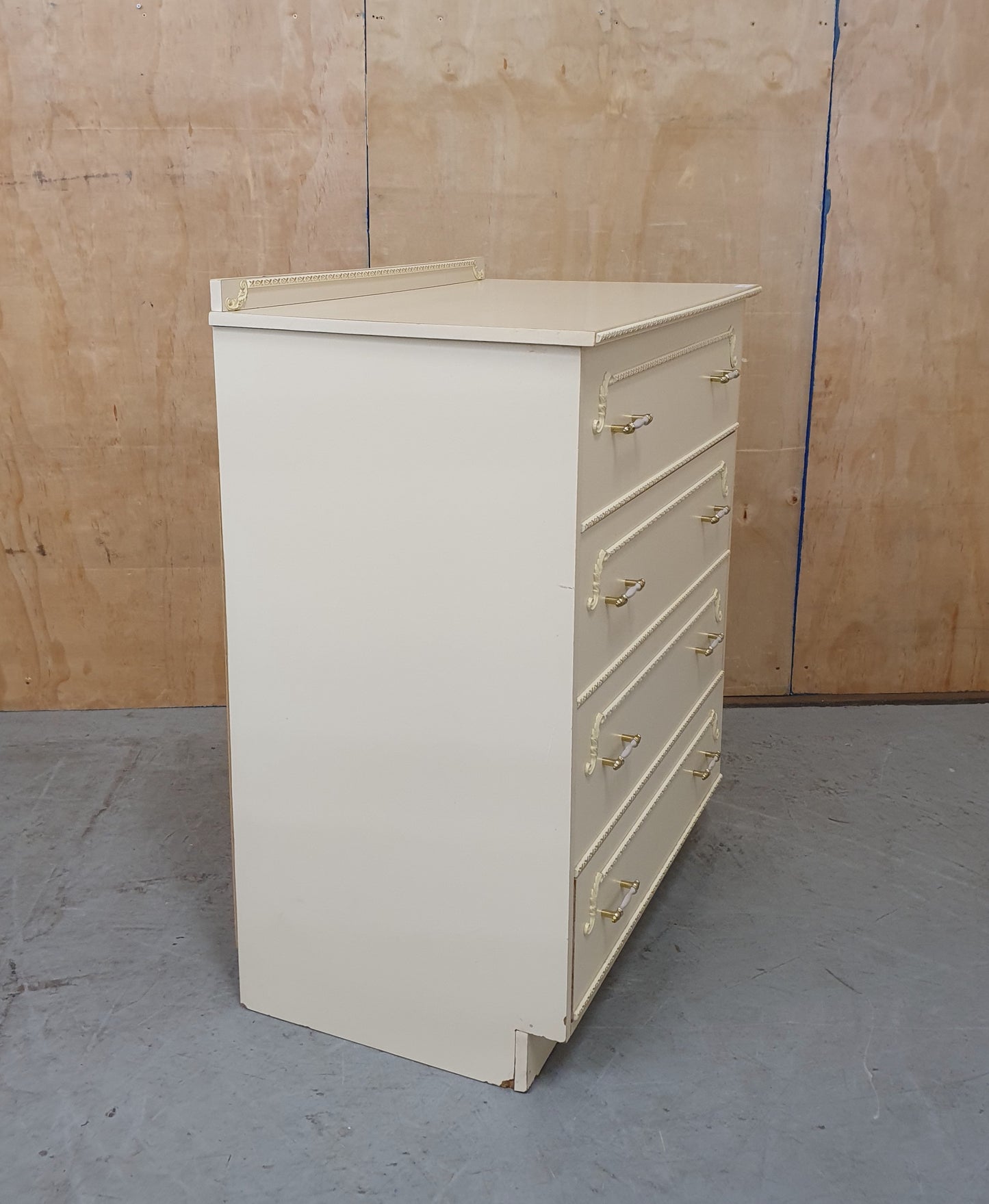 Cream Vintage 4 Drawer Chest of Drawers with Gold Detailing on Drawers and Top Edge - EL103122