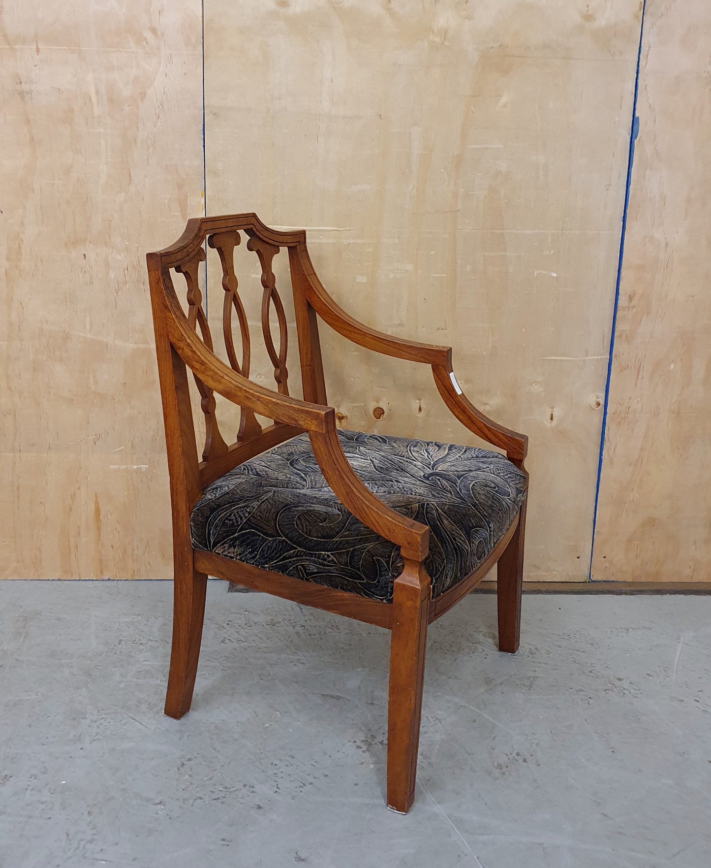 Single Wooden Chair with Decorative Back and Velvet Seat - EL103073