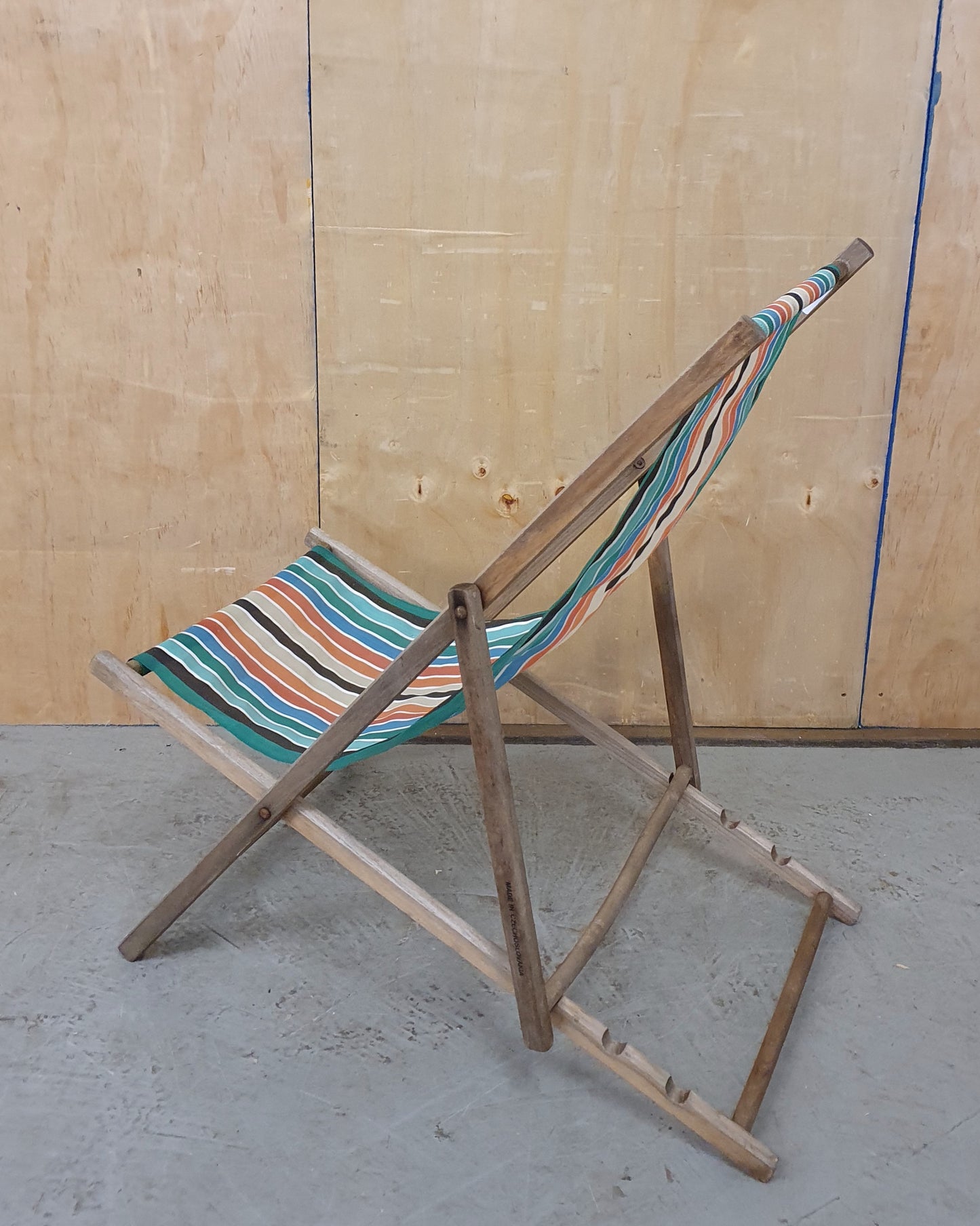 Striped Folding Deck Chair - EL102905