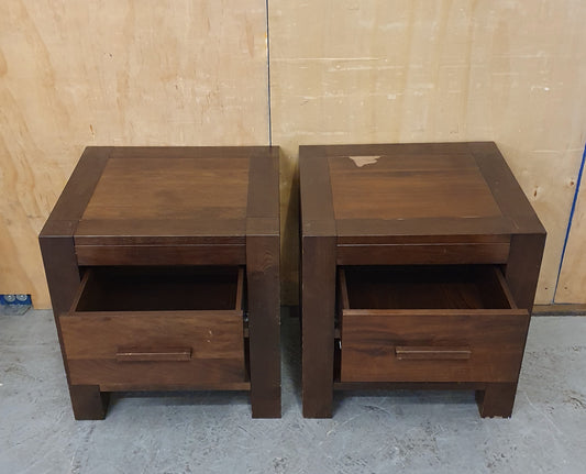 2 Matching Mahogany Bedside Cabinets with 1 Drawer and Bottom Shelf - 104644 / 104645