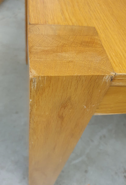 Large Oak Extendable Dining Table - EL104582