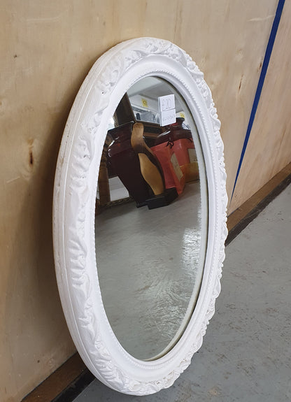 White Oval Mirror - EL101367