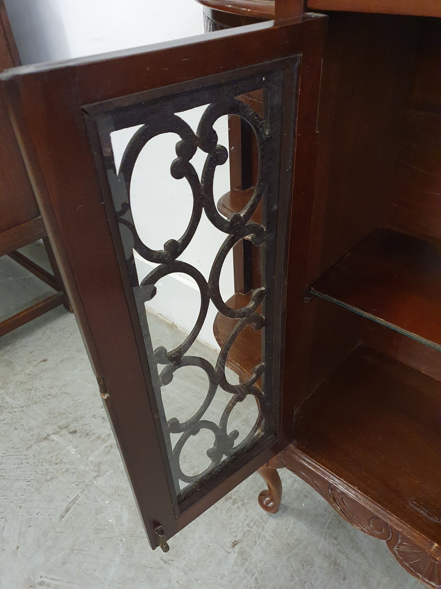 Vintage Queen Ann Style Mahogany Glass 2 Door Display Cabinet - EL100617