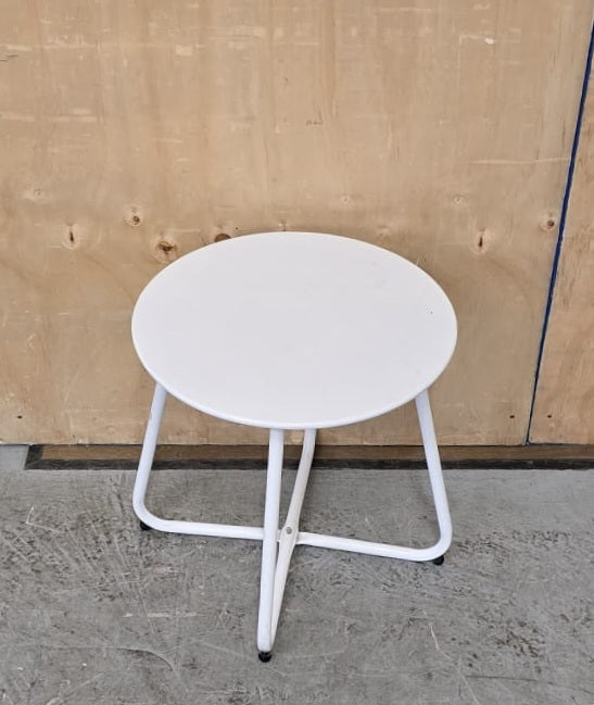 Small White Metal Coffee Table - EL104757
