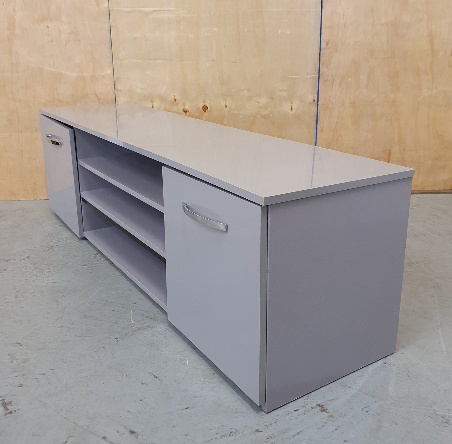 Large Grey High Gloss TV Stand with 2 Doors and Centre Shleving - 104045
