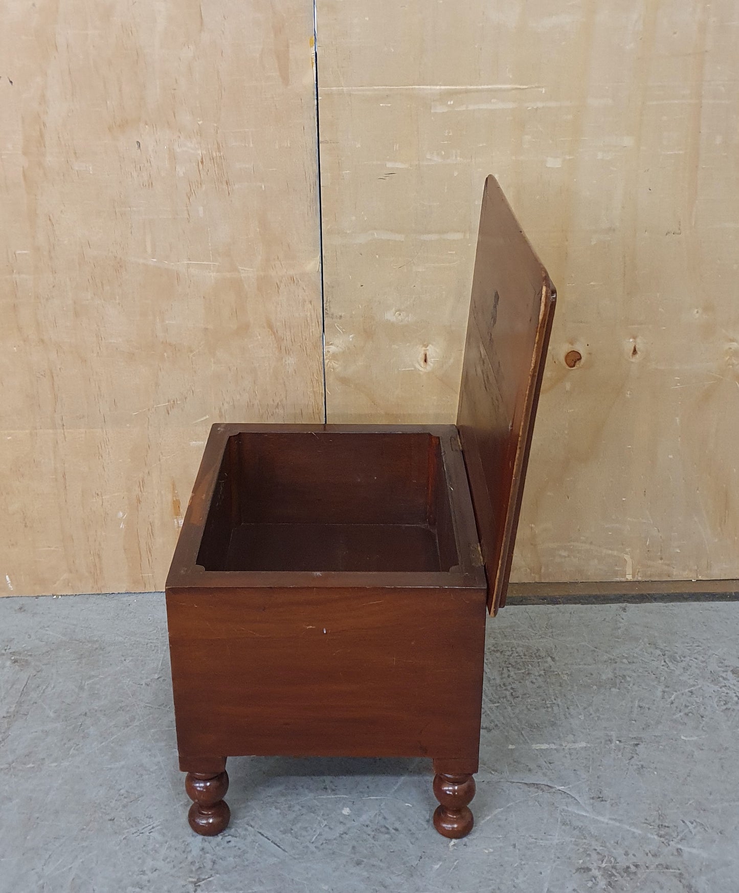 Wood Storage Box with Open Top Decorative Lid - EL104402