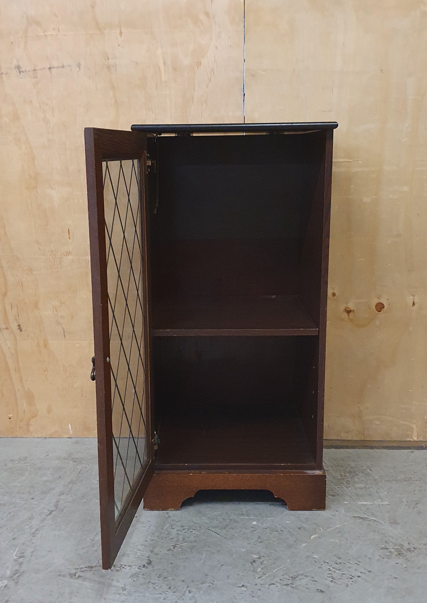Mahogany Glass Door Cabinet with 1 Internal Shelf - EL104533