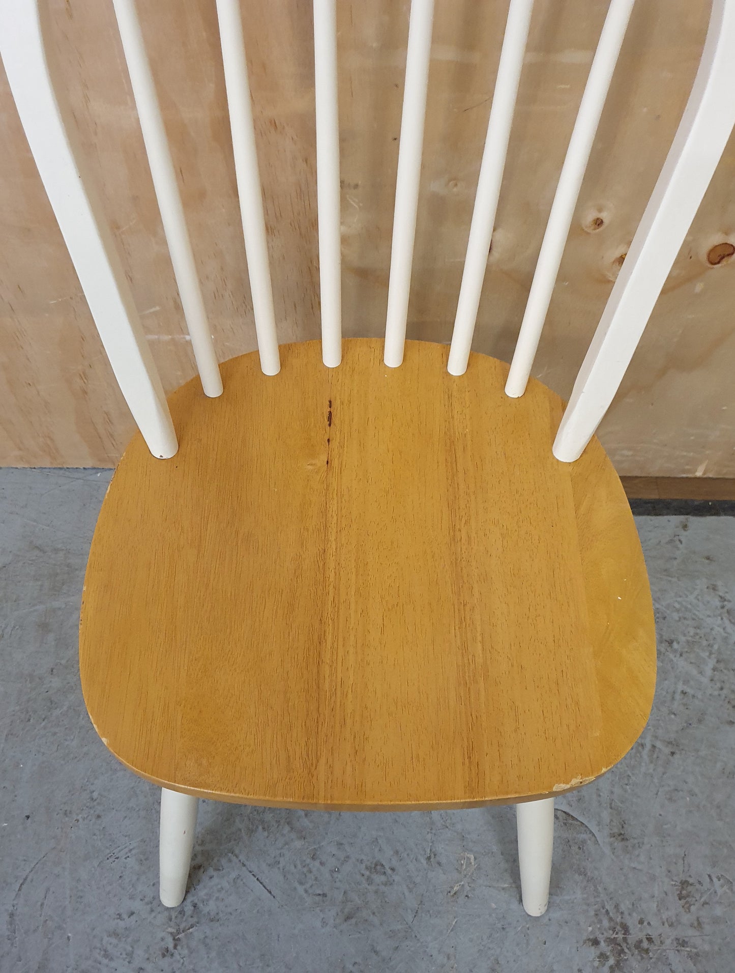 Single Wooden Spindle Back Chair - EL103995