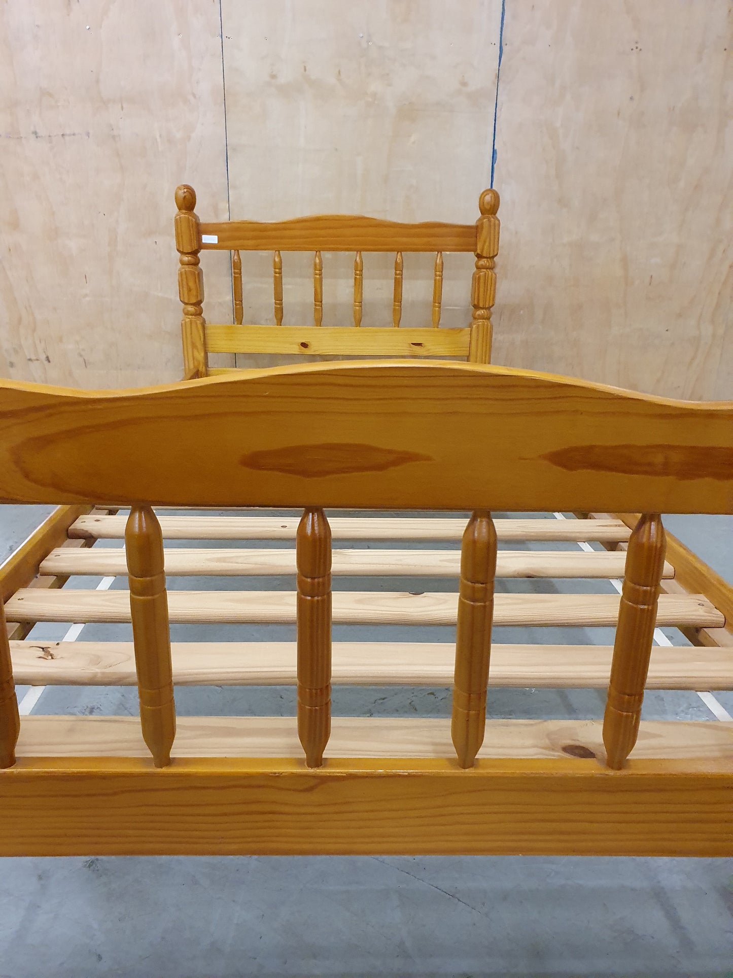 Pine Single Bedframe - 103016