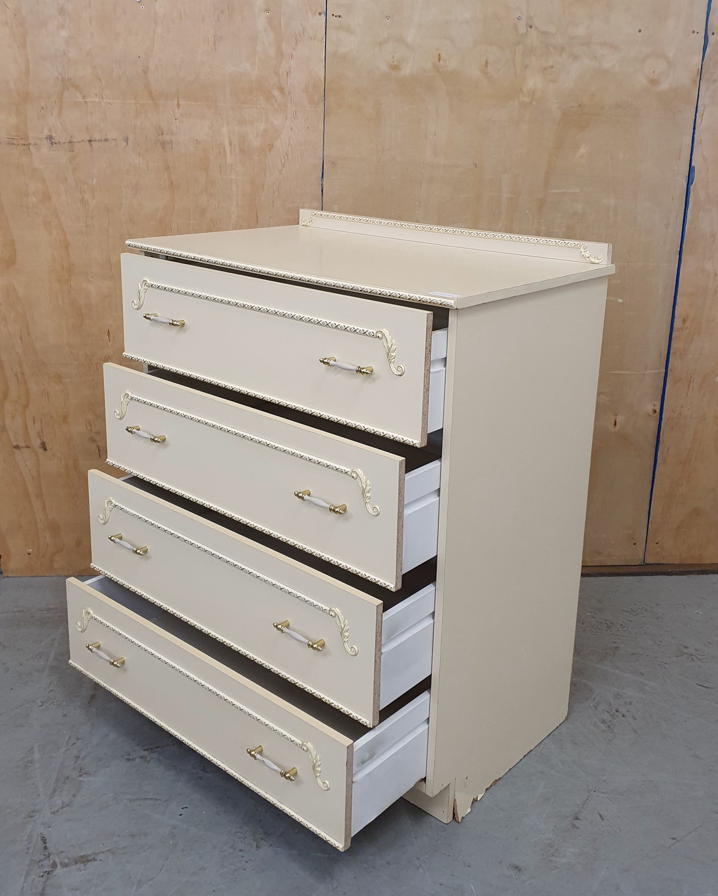 Cream Vintage 4 Drawer Chest of Drawers with Gold Detailing on Drawers and Top Edge - EL103122