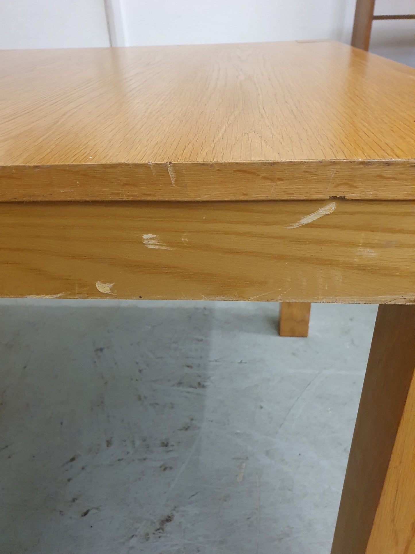 Large Oak Extendable Dining Table - EL104582