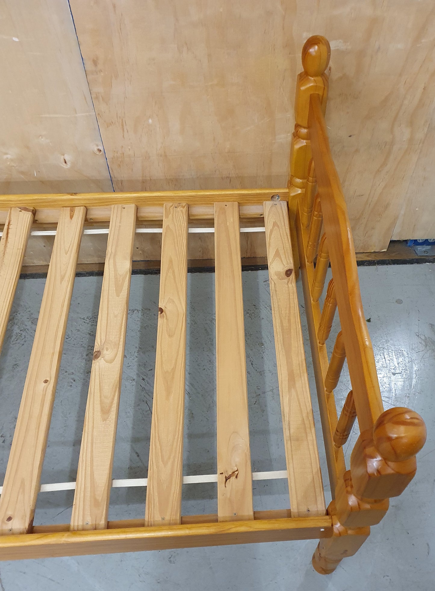 Pine Single Bedframe - 103016