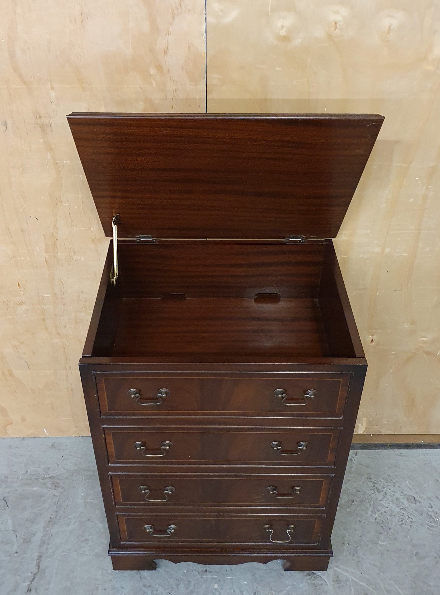 Small Mahogany Cabinet with 1 Door and Open Top Lid - 180925-01