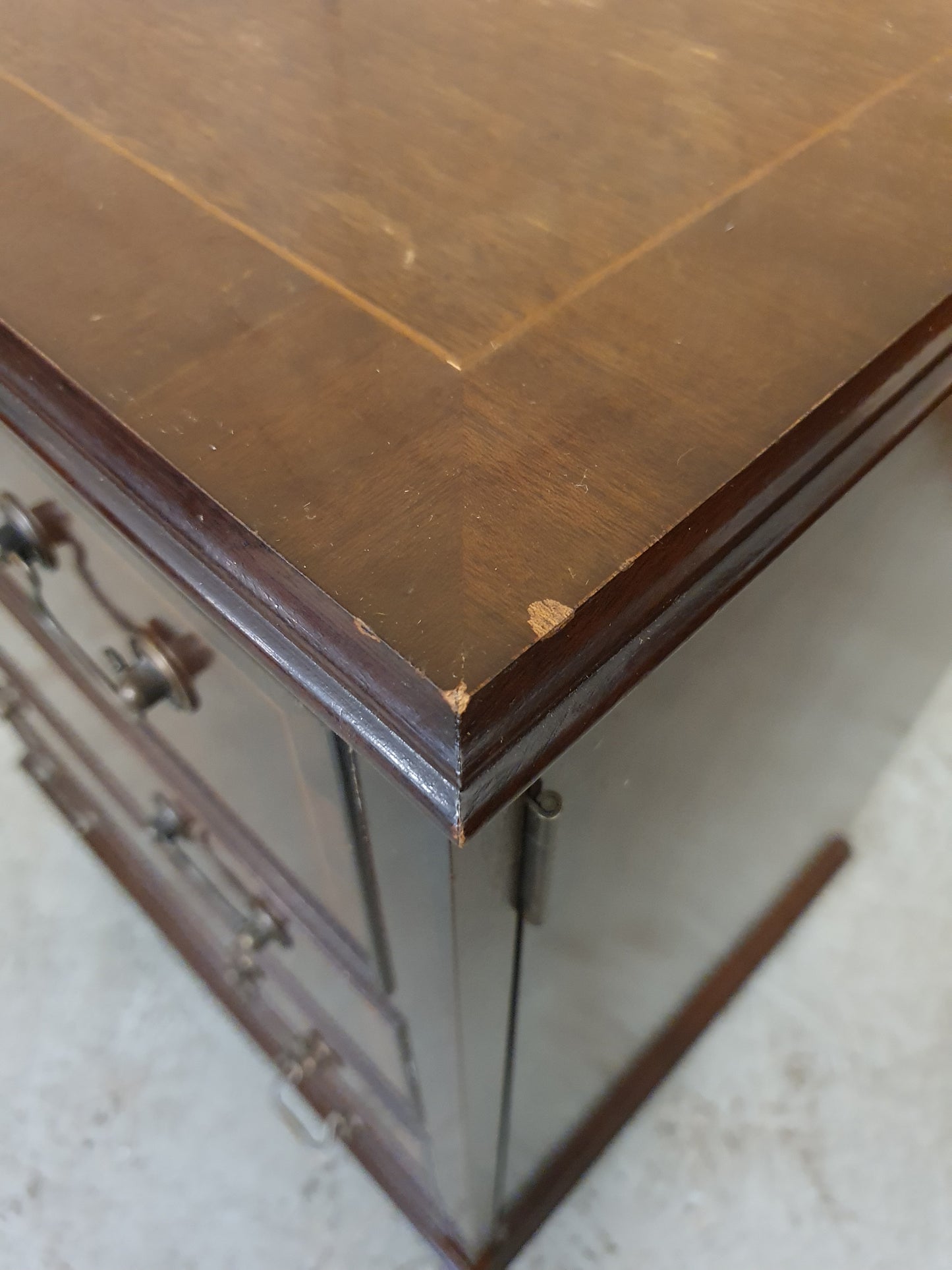 Small Mahogany Cabinet with 1 Door and Open Top Lid - 180925-01