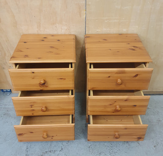 2 Matching 3 Drawer Pine Bedside Cabinets - EL104526 / EL104527