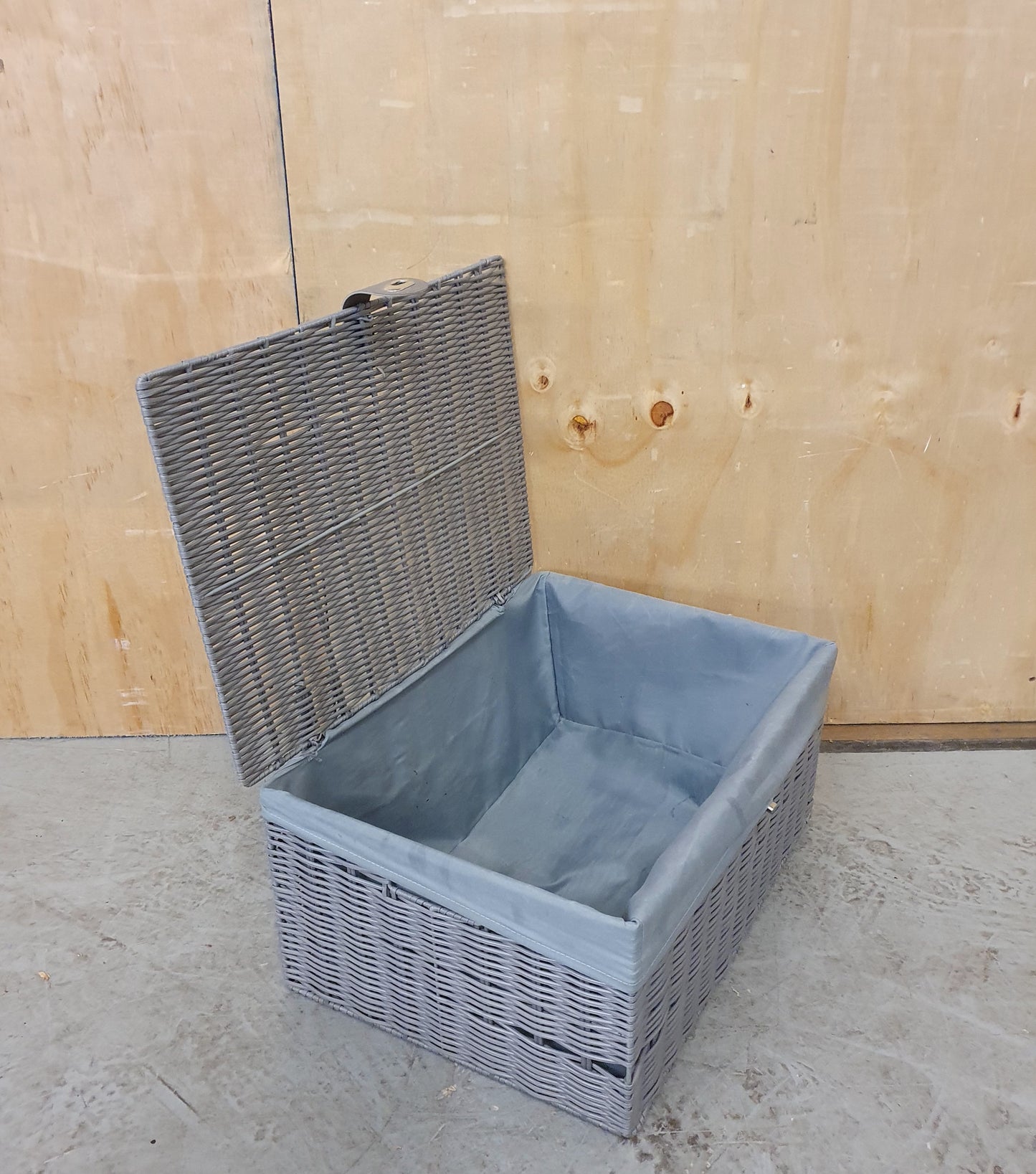 Grey Plastic Wicker Picnic Basket - EL103138