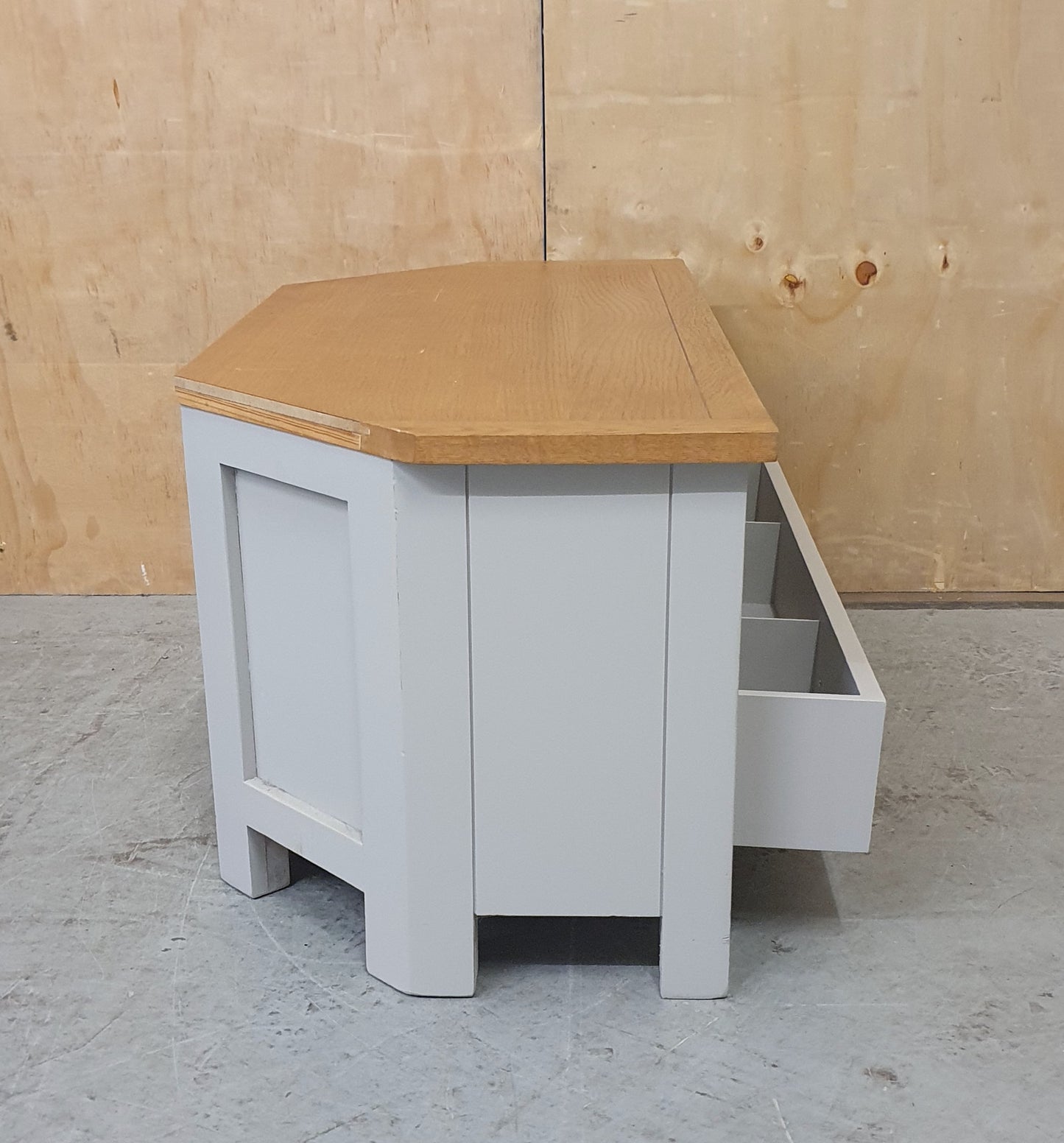 Grey Wood TV Stand with 1 Drawer - EL104500