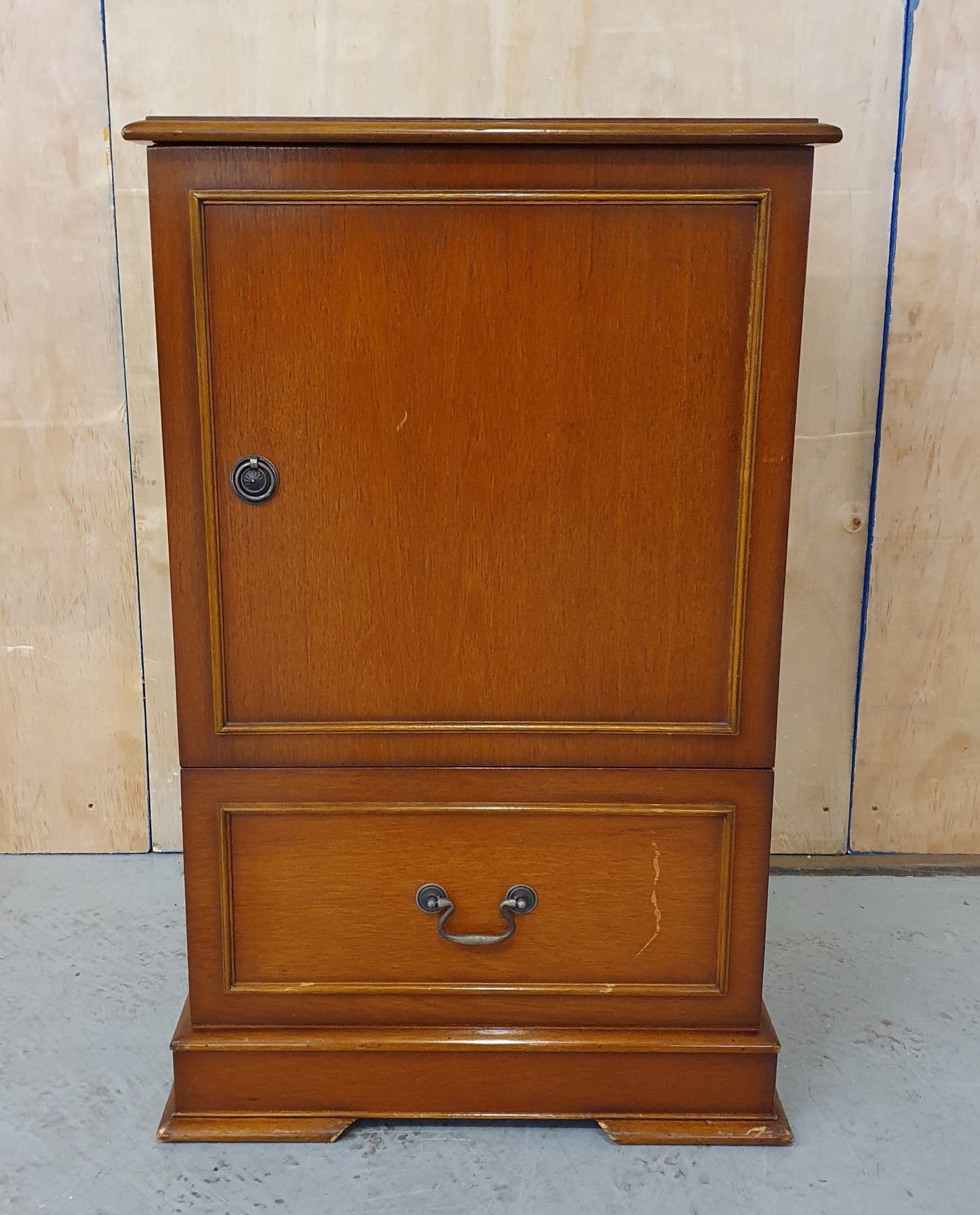 Wood Varnished Storage Cabinet with Top Opening Lid Front Opening Door and Bottom Drawer - EL102119