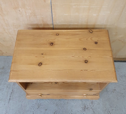 Small Pine TV Stand with Decorative Edges and 1 Bottom Drawer - EL104070