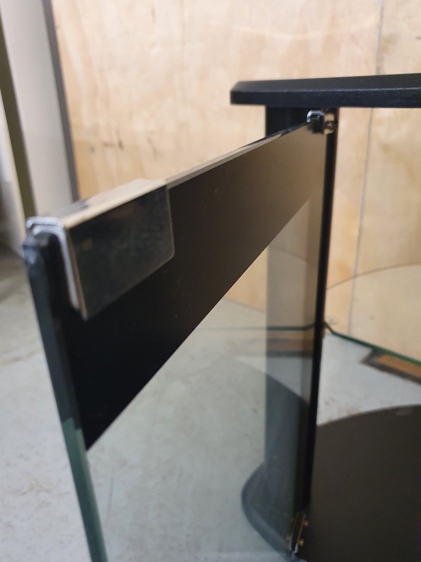 Curved Black Glass Door Cabinet - EL101511