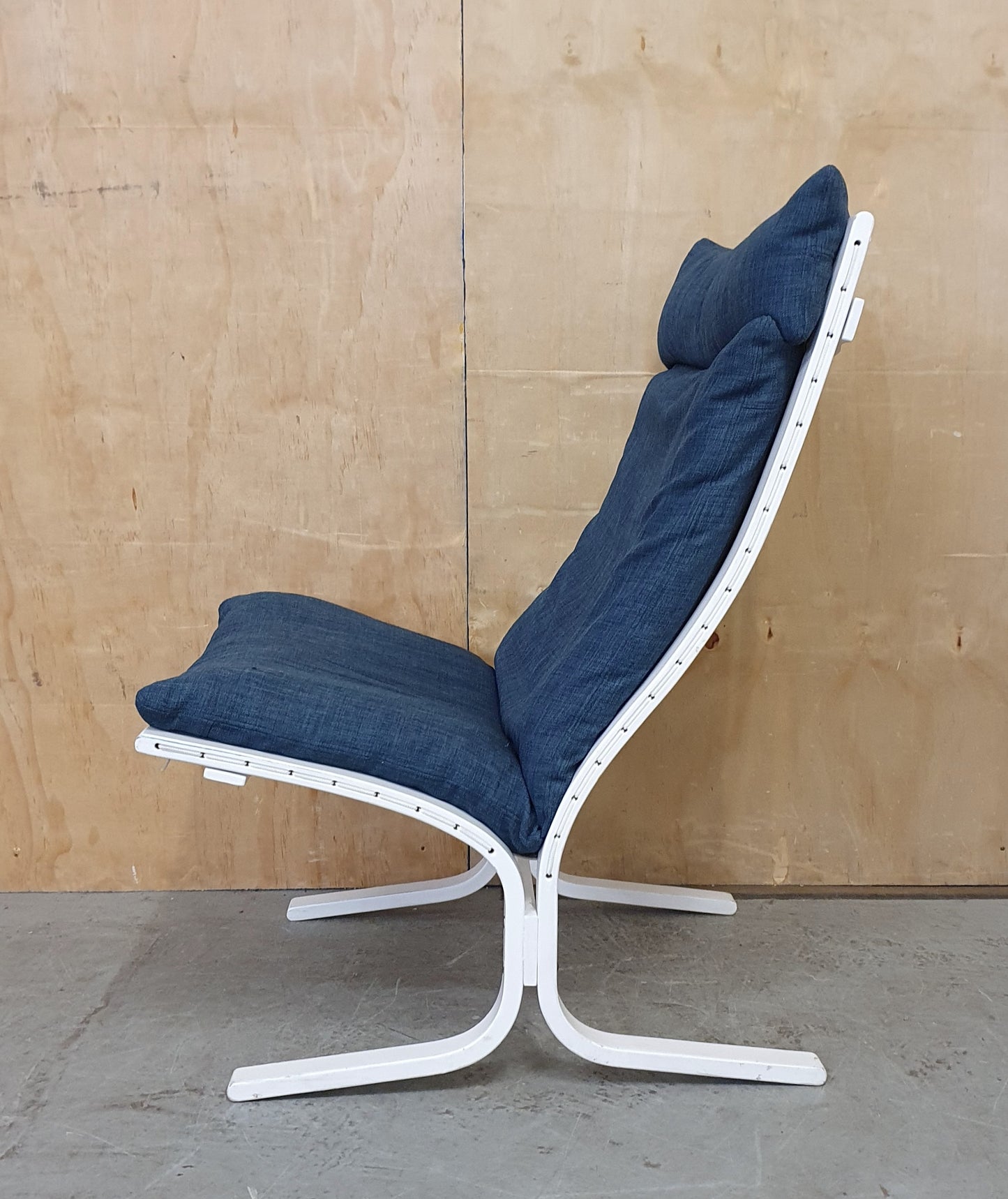 White Wood Easy Chair with Removable Seat Cushion and Head Rest - 100232