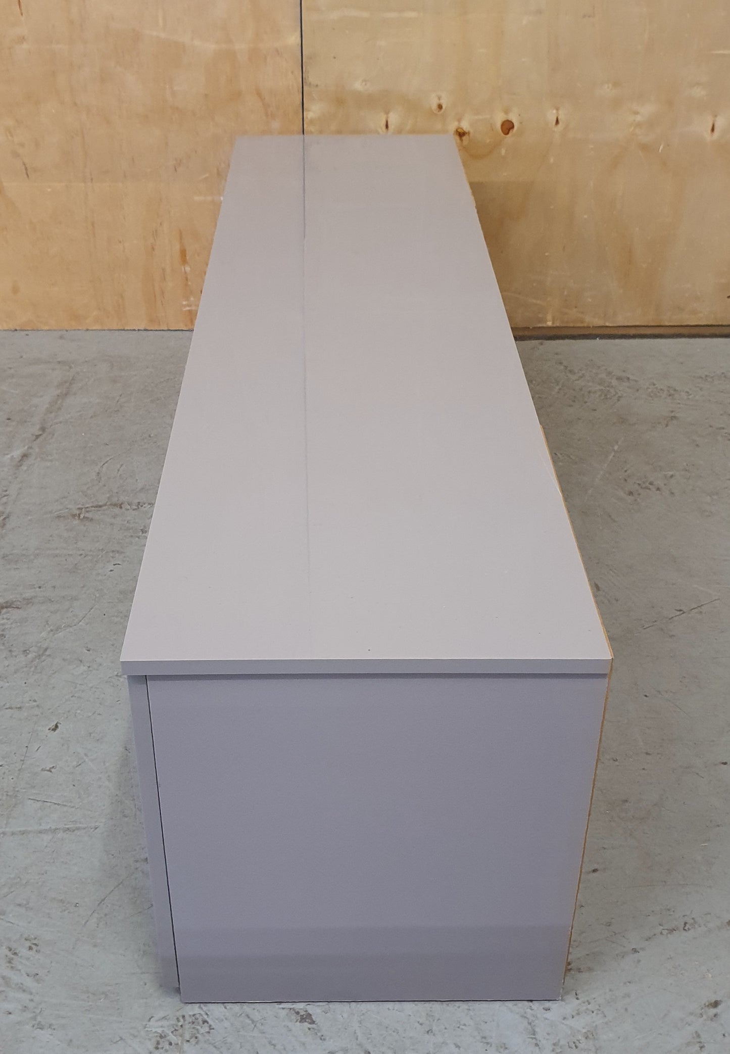 Large Grey High Gloss TV Stand with 2 Doors and Centre Shleving - 104045
