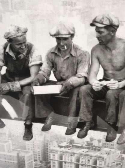 New York Steel Workers Lunch Atop a Skyscraper - EL101311