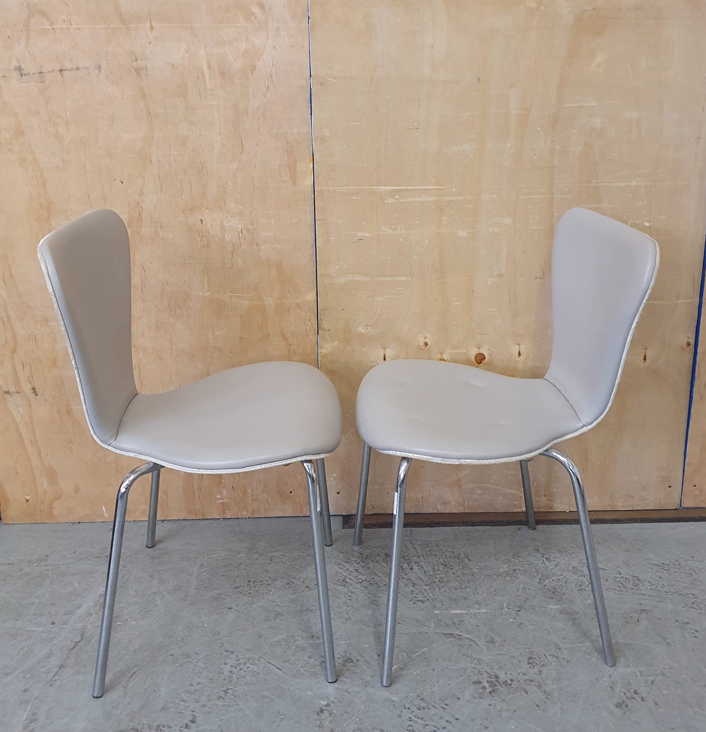 4 Matching Grey Faux Leather Dining Chairs with Chrome Frame - EL104367 / EL104368 / EL104369 / EL104370