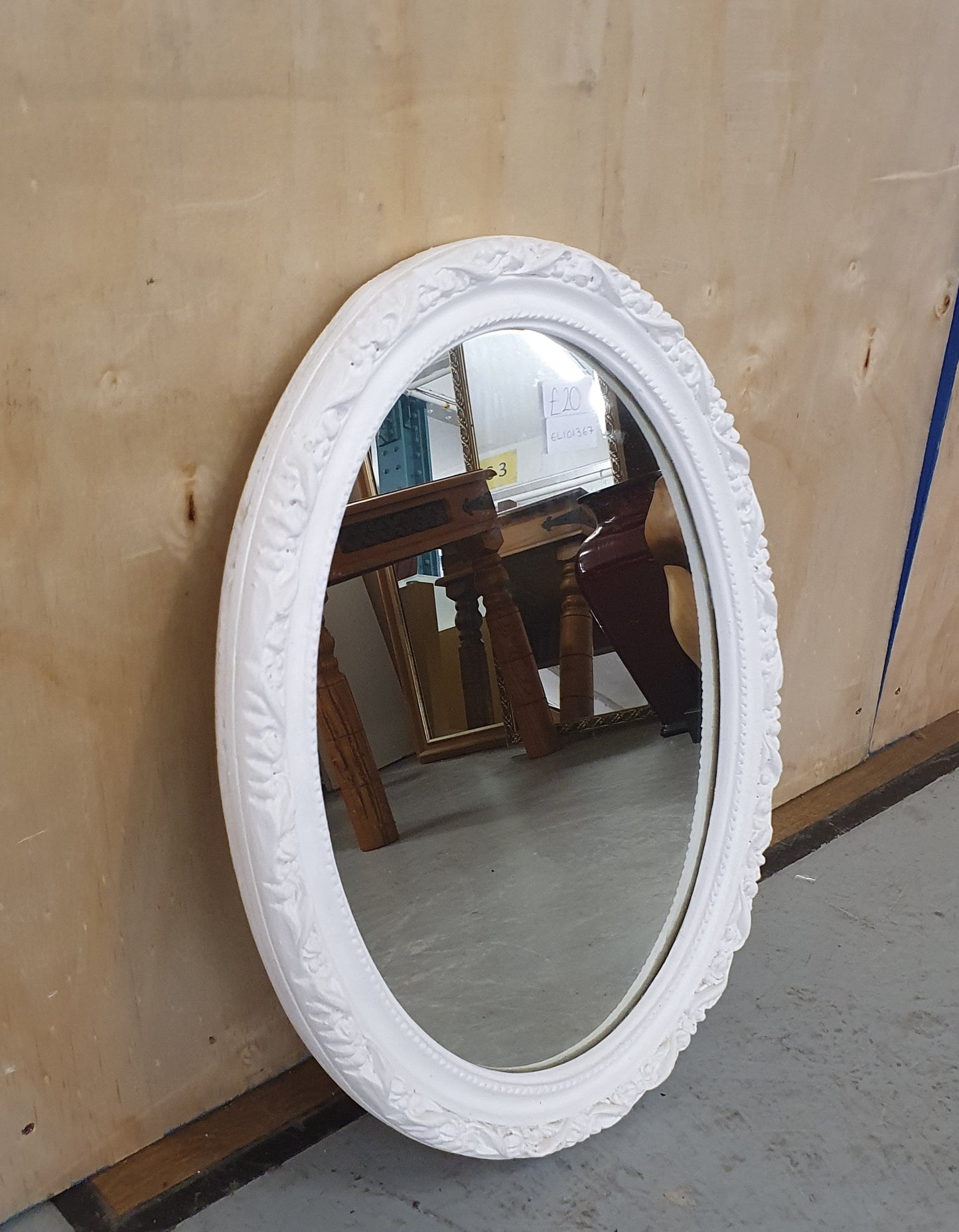 White Oval Mirror - EL101367