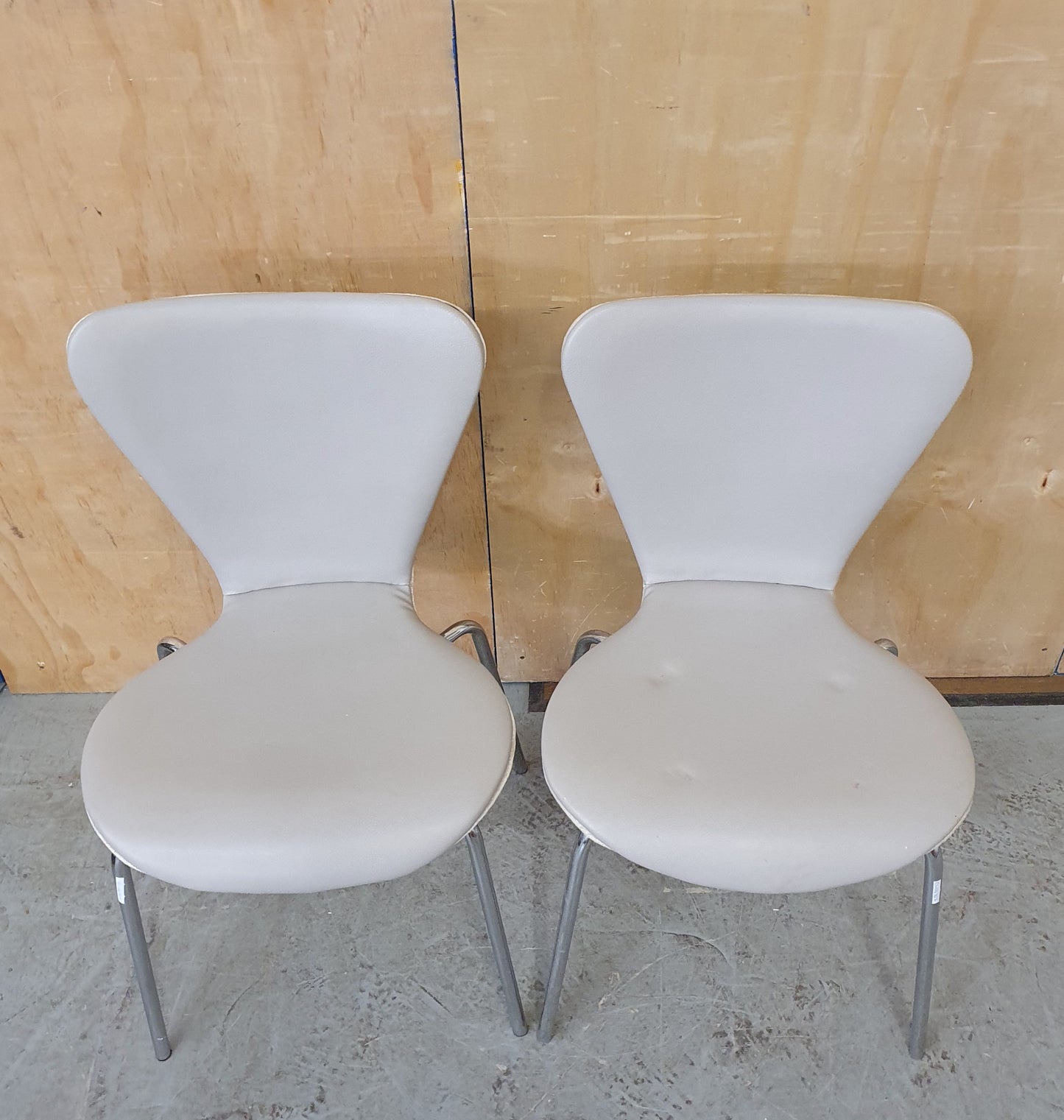 4 Matching Grey Faux Leather Dining Chairs with Chrome Frame - EL104367 / EL104368 / EL104369 / EL104370