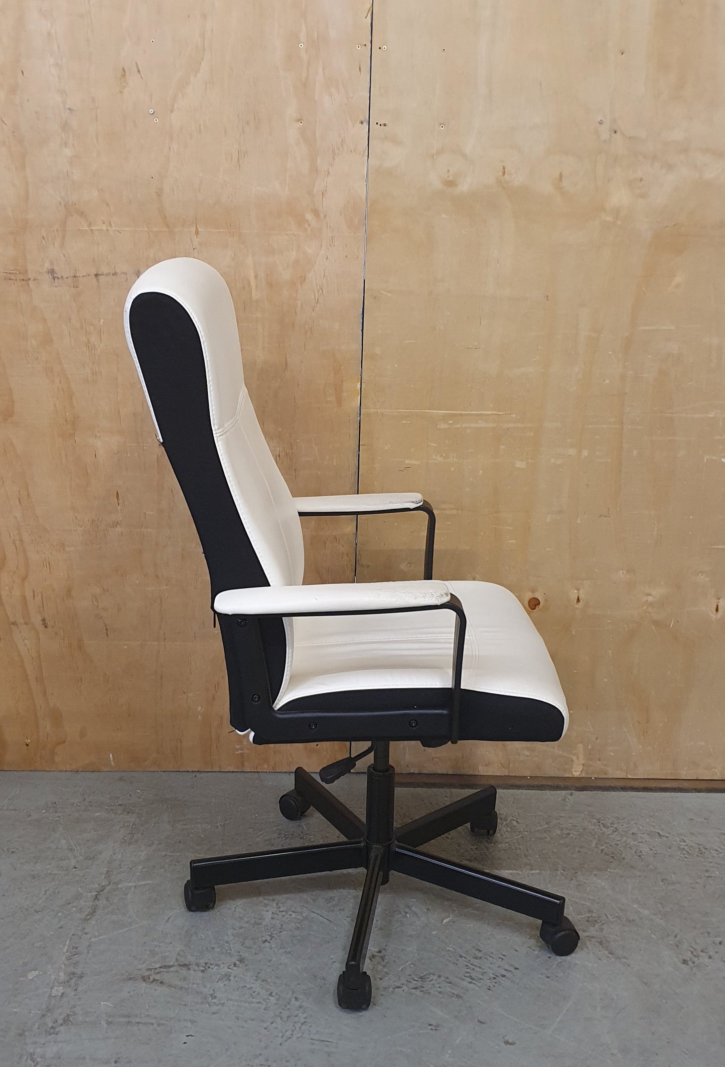 Black and White Faux Leather Height Adjustable Office Chair on Castor Wheels - 104834
