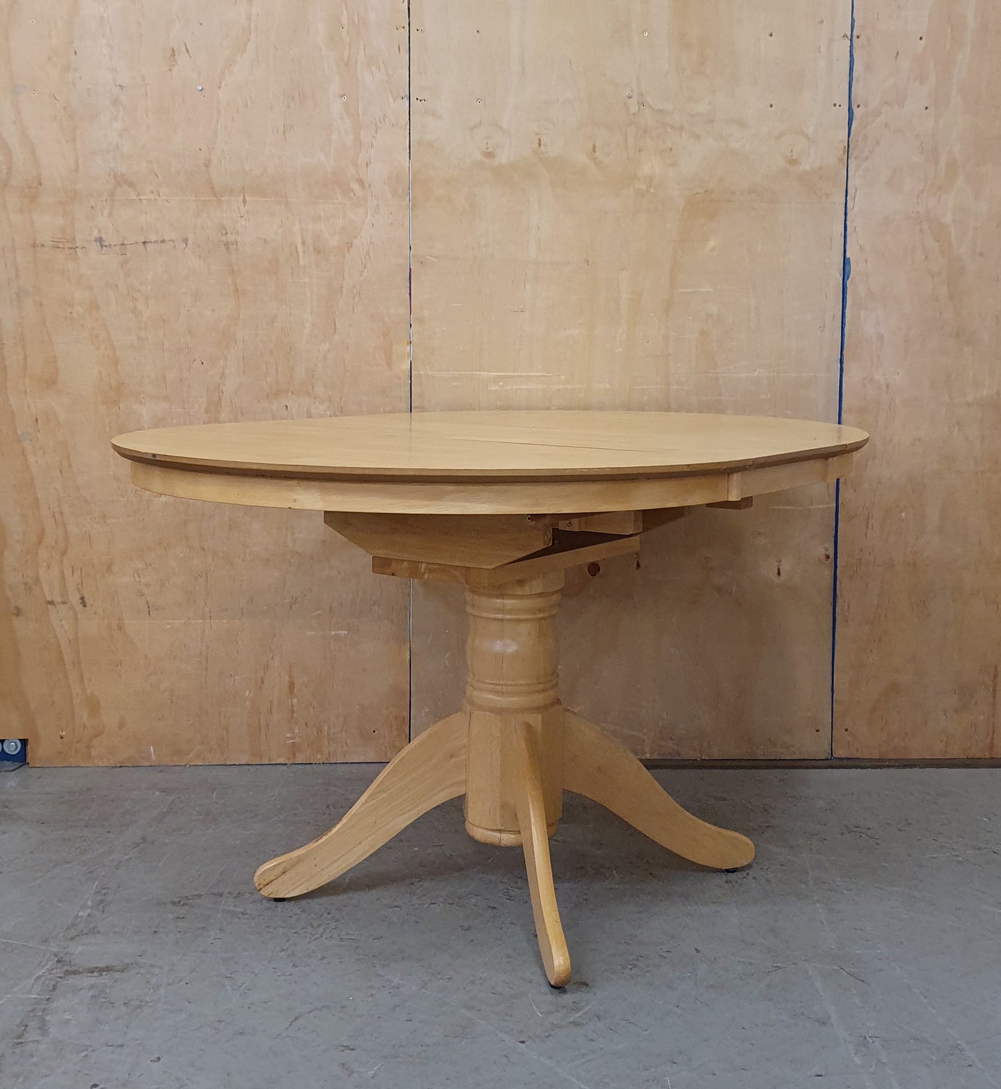 Round Pine Extendable Dining Table - 104415